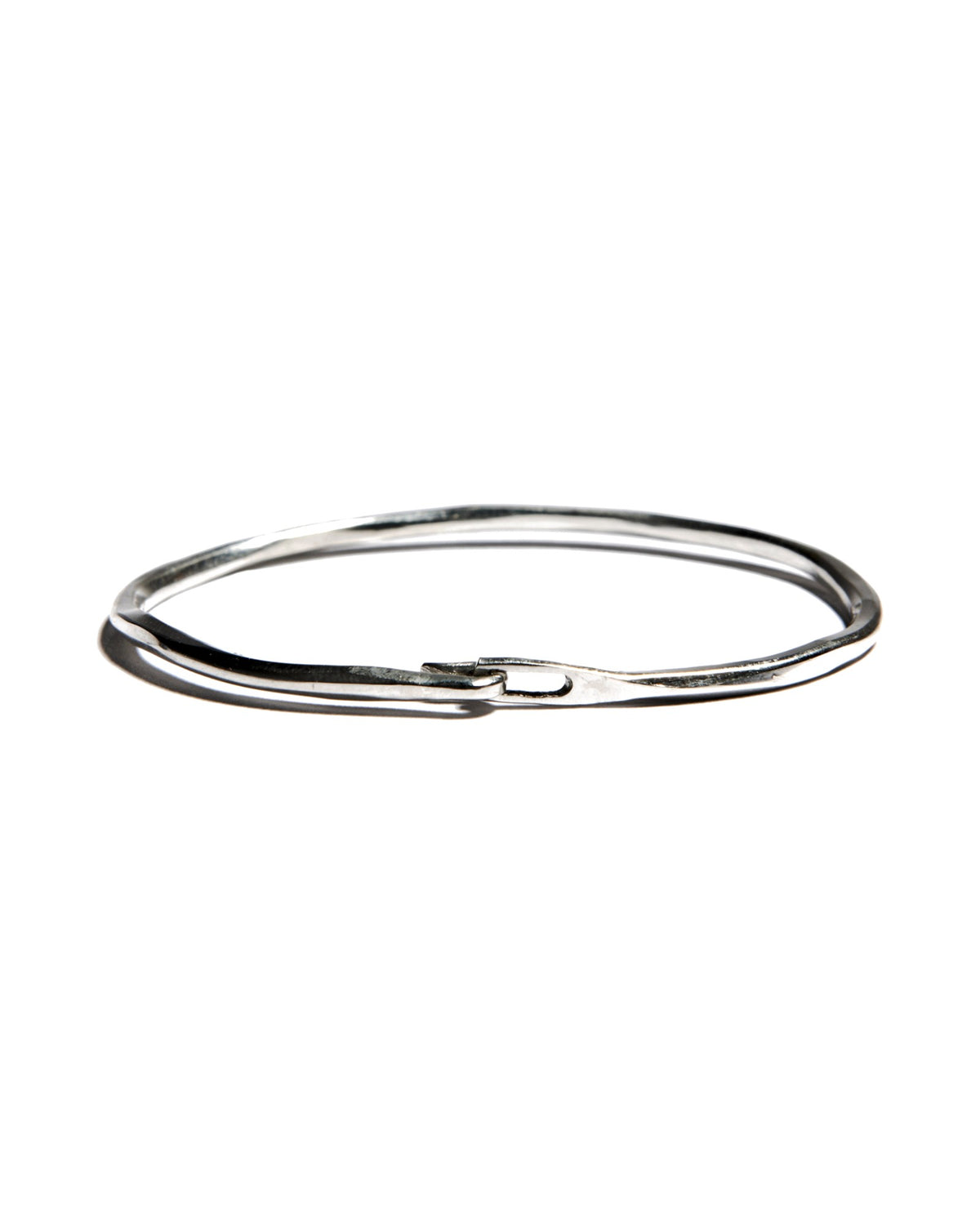 Werkstatt München Bangle Hook Hammered sterling silver – front