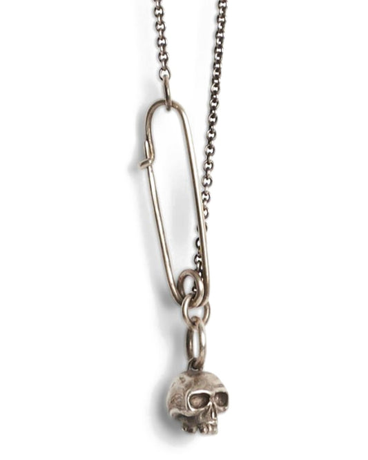 Werkstatt München Fine Chain Safety Pin + Skull sterling silver – detail